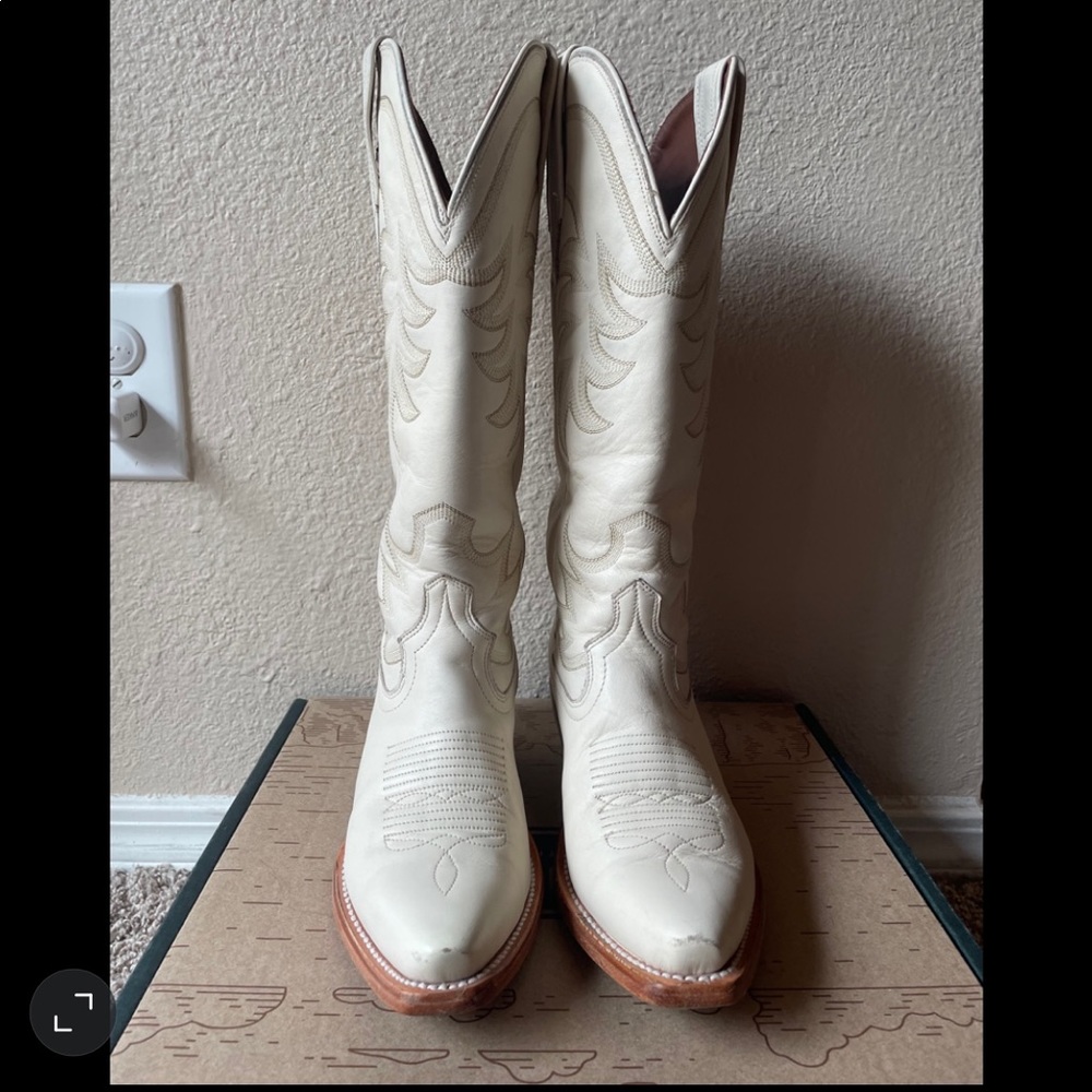 SOLD Tecovas Bone Annie’s 5.5B - Picture 5 of 13